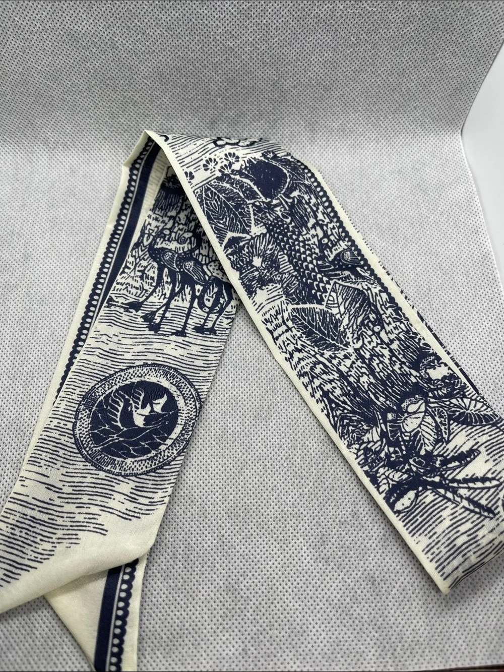 France Script Twilly Scarf - Navy & Ivory